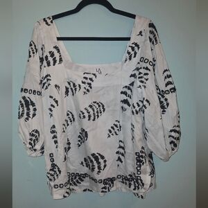 LA VIE Black and White Patterned Top With Puff Sleeve And Cutouts Date Party